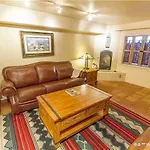 Plaza Splendor Three-Bedroom Holiday Home