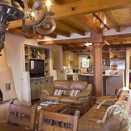 Plaza Splendor Three-bedroom